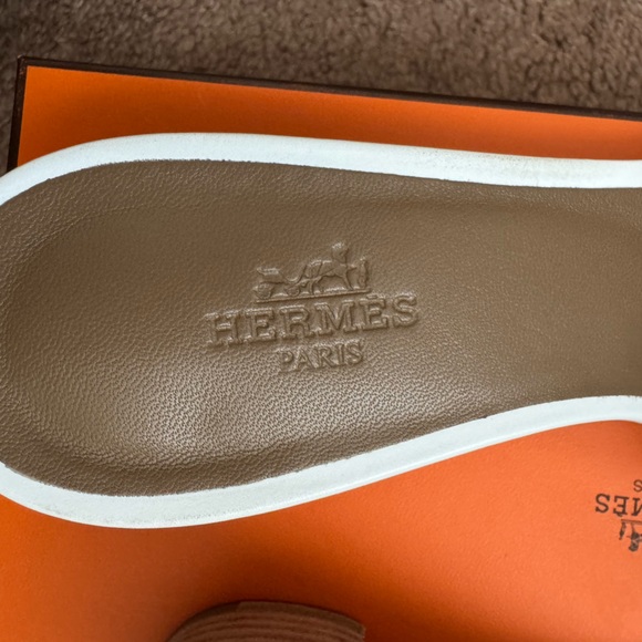 Hermes White Oasis Sandals - Picture 2 of 11